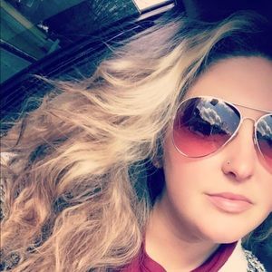 Meet your Posher, Corinne